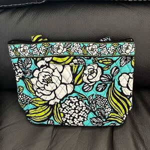 Vera Bradley tote in island blooms